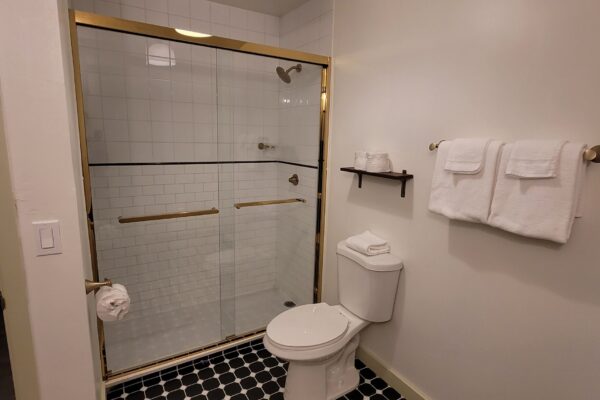 2QQS Bathroom 2